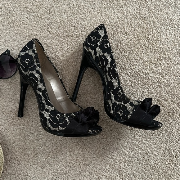 Women’s Carlos peep toe size 8.5 with 4.25” stiletto heel - Picture 4 of 9